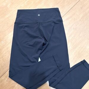 Lulu wunder under grey color